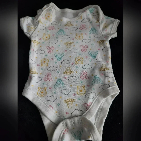 Winnie the‎ Pooh onesie - Picture 1 of 6